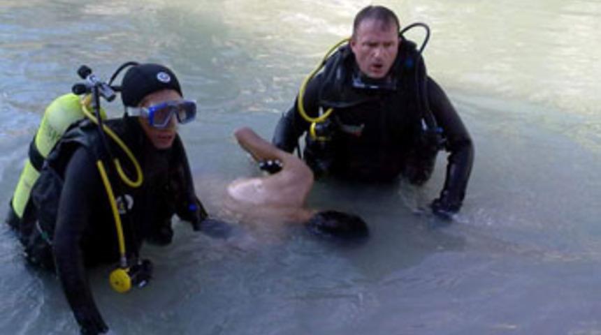 Serinlemek i&ccedil;in girdiği g&ouml;let canından etti