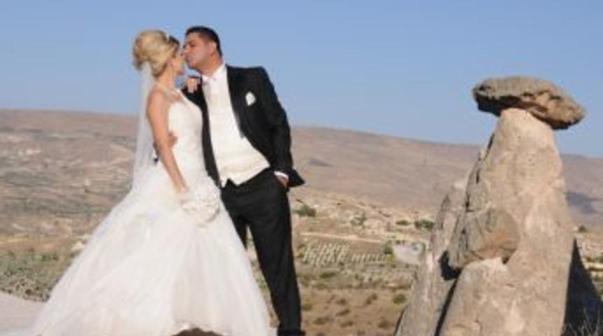 Peribacalarında d&uuml;ğ&uuml;n fotoğrafı tutkusu