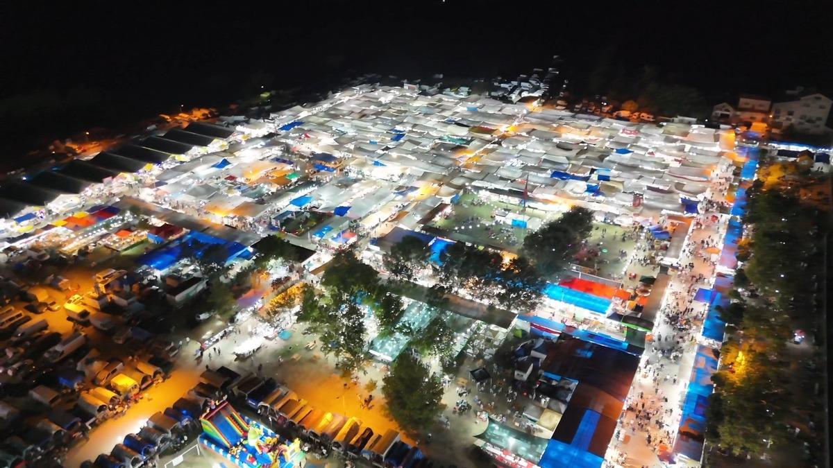 İlçe resmen dışına taştı: Nüfusu 1700, ziyaretçisi 400 bin kişi! Tek bir amaçları var 2