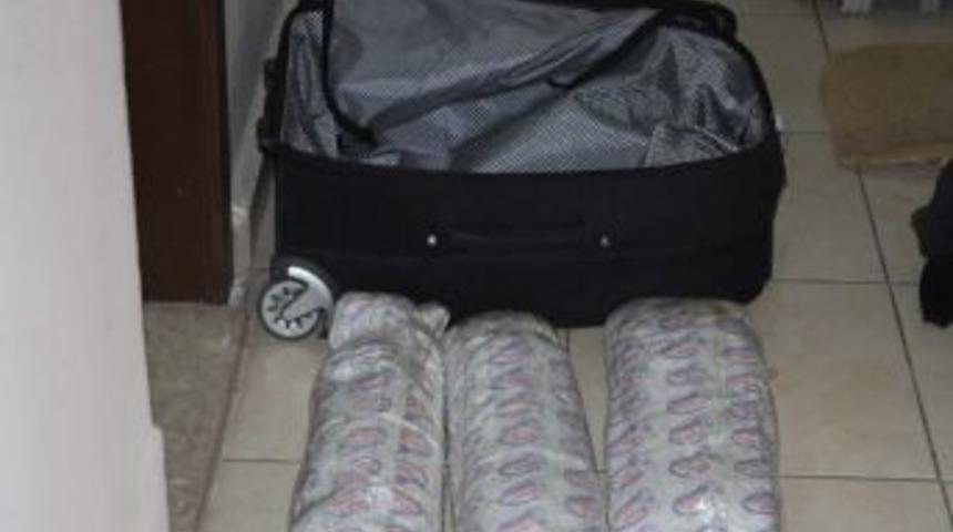 Otob&uuml;ste 9 kilo toz esrar ele ge&ccedil;irildi, bir kişi tutuklandı