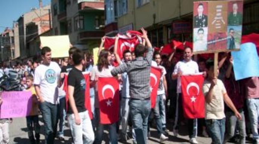 Domani&ccedil;'te ter&ouml;re tepki yağdı