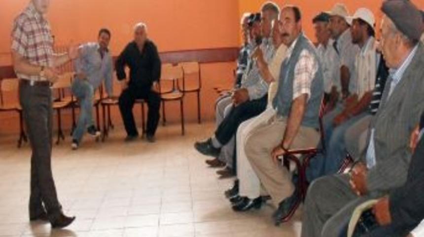 Yıldızeli'nde &ccedil;ift&ccedil;iler modern hayvancılık konusunda bilgilendirildi