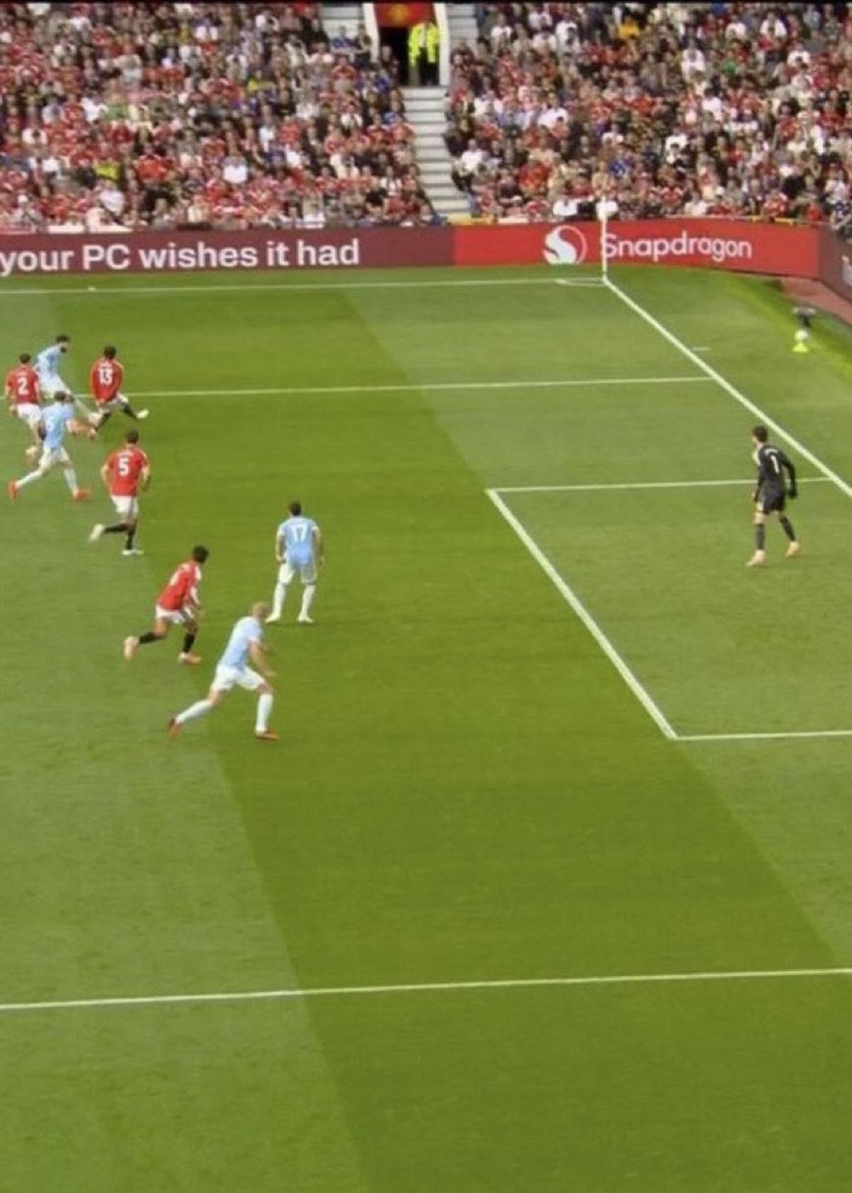Dünya futbolu bu kararı konuşuyor! İngiltere hakem kurulu Manchester derbisindeki hatayı itiraf etti 1