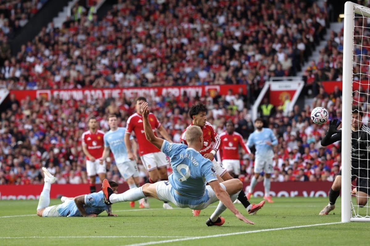 Dünya futbolu bu kararı konuşuyor! İngiltere hakem kurulu Manchester derbisindeki hatayı itiraf etti 2