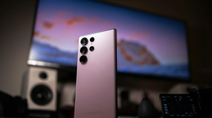 Samsung &uuml;&ccedil; yıl sonra d&uuml;ğmeye bastı! Galaxy S27 Pro ve Ultra&rsquo;da ekran yenileniyor