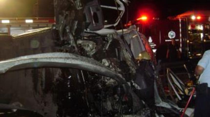 &Ccedil;evik kuvvet minib&uuml;s&uuml; takla attı: 1&rsquo;i ağır, 4 polis yaralı