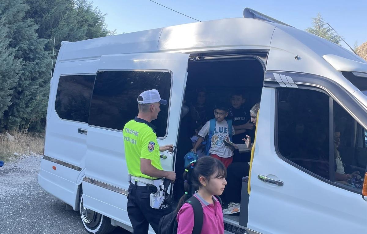 Okullar açıldı, ekipler sahaya indi! İlk ders ziliyle sıkı denetim de başladı 12