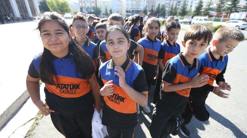 Doğu Anadolu'daki illerde eğitim &ouml;ğretim yılı dolayısıyla t&ouml;renler d&uuml;zenlendi