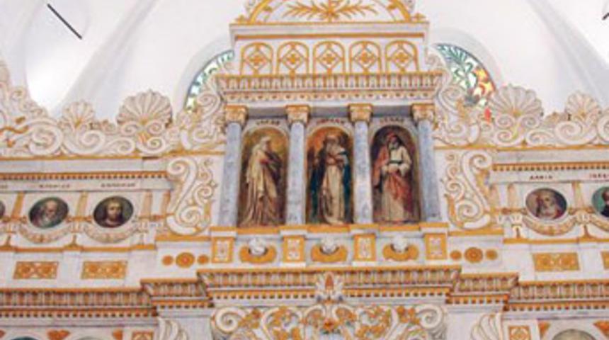 Camiyi kiliseye &ccedil;evirdiler