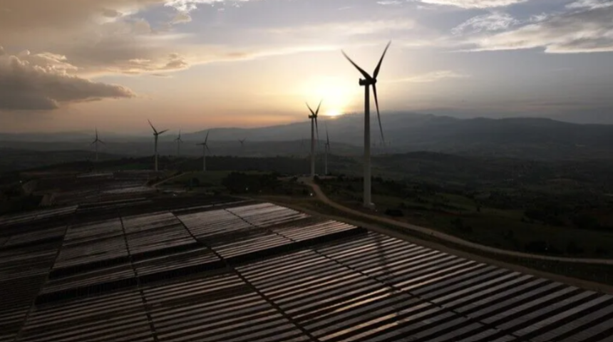Elektrik kurulu g&uuml;c&uuml;nde r&uuml;zgar ve g&uuml;neşin payı 10 yılda katlanarak arttı