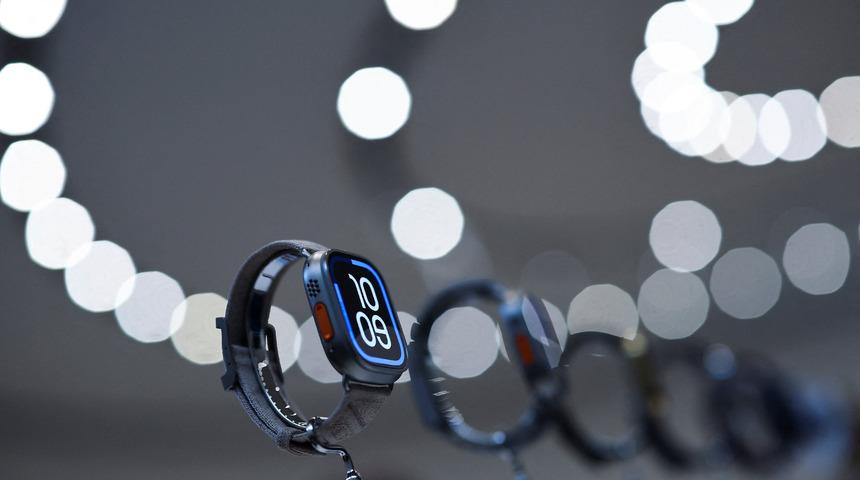 Apple Watch Series 12'de şaşırtan değişiklik: Kasa b&uuml;y&uuml;d&uuml;, ekran k&uuml;&ccedil;&uuml;ld&uuml;
