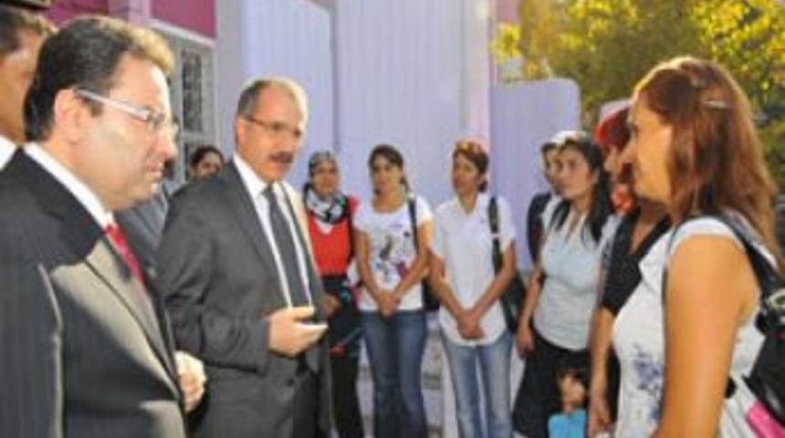 Bakan Din&ccedil;er, Namık Kemal İlk&ouml;ğretim Okulu&rsquo;nu ziyaret etti