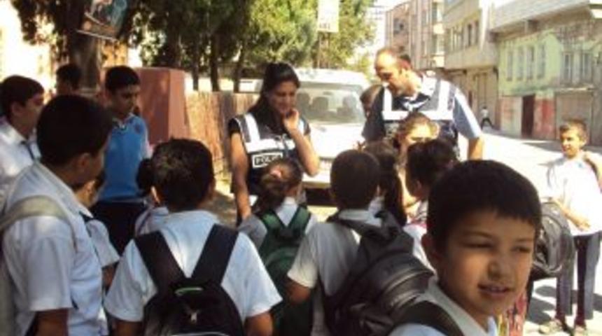 Polis okullarda g&uuml;venliği sağladı, hedef su&ccedil; oranını azaltmak