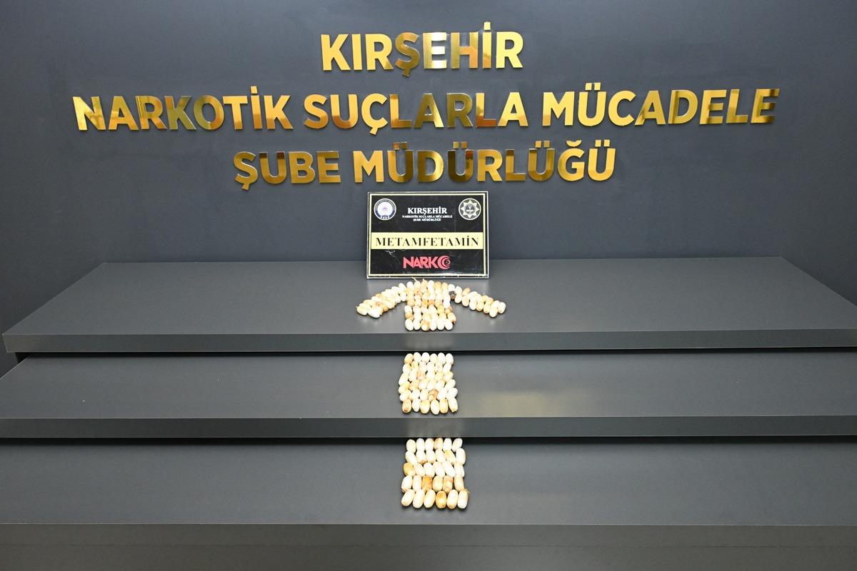 Kırşehir de film gibi ka&ccedil;ak&ccedil;ılık! Kaps&uuml;l kaps&uuml;l yutmuş: Midesinden 1 kilo zehir &ccedil;ıktı 2