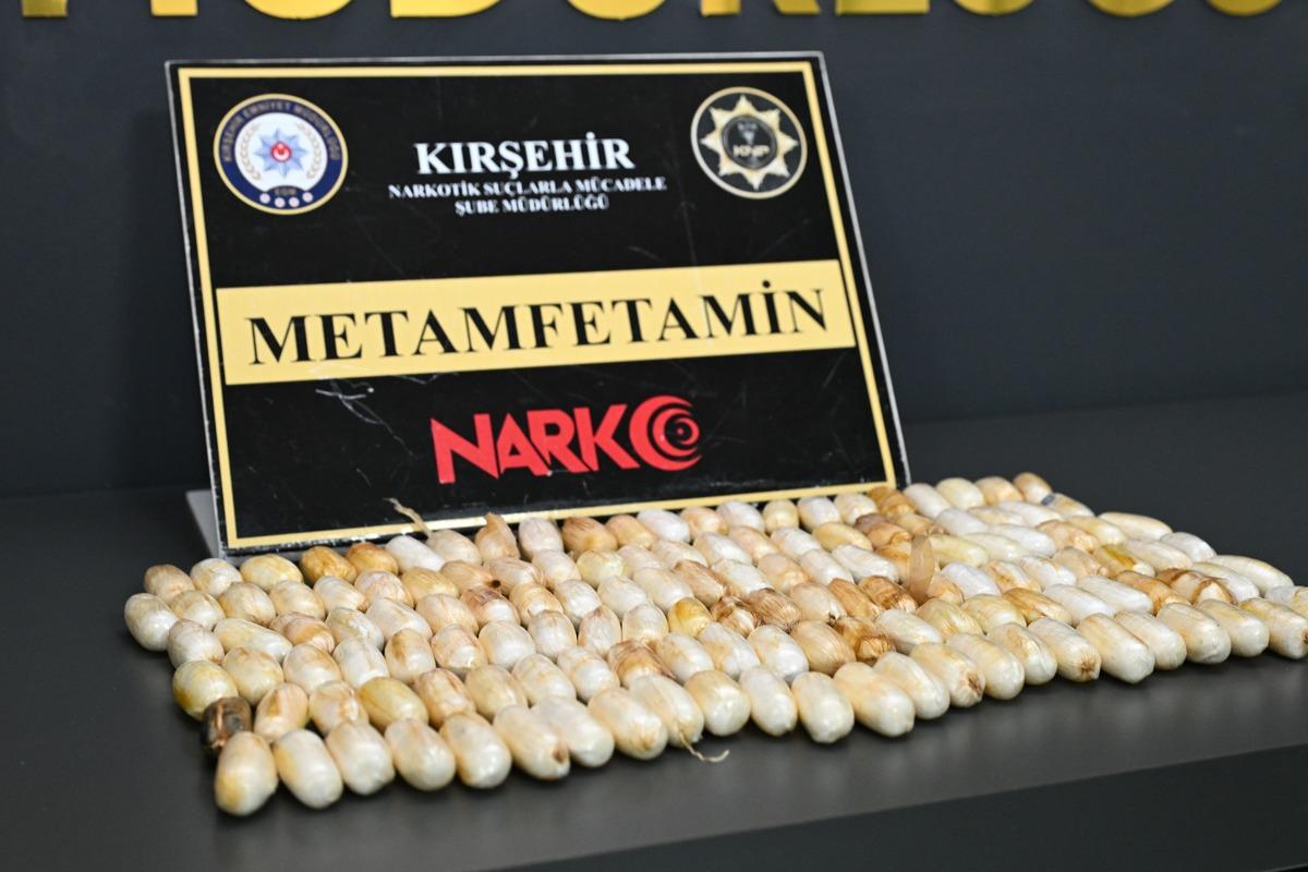 Kırşehir de film gibi ka&ccedil;ak&ccedil;ılık! Kaps&uuml;l kaps&uuml;l yutmuş: Midesinden 1 kilo zehir &ccedil;ıktı 3