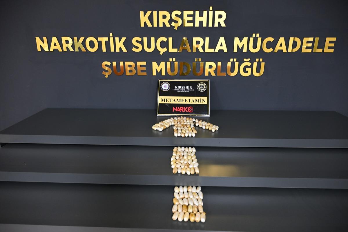 Kırşehir de film gibi ka&ccedil;ak&ccedil;ılık! Kaps&uuml;l kaps&uuml;l yutmuş: Midesinden 1 kilo zehir &ccedil;ıktı 4
