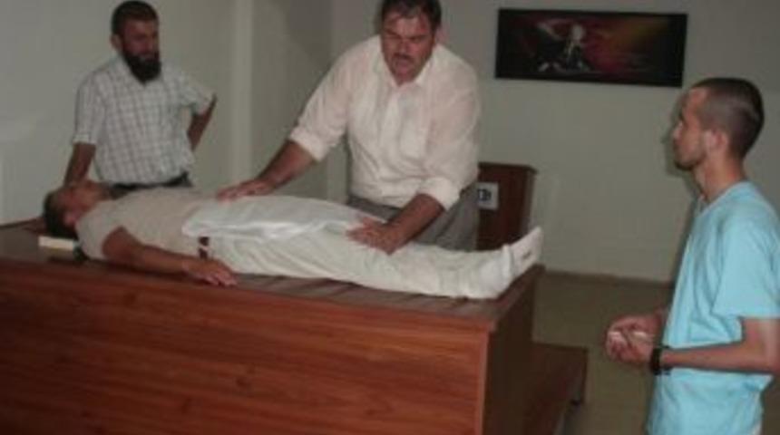 G&ouml;reve yeni başlayan din g&ouml;revlilerine cenaze yıkama semineri verildi