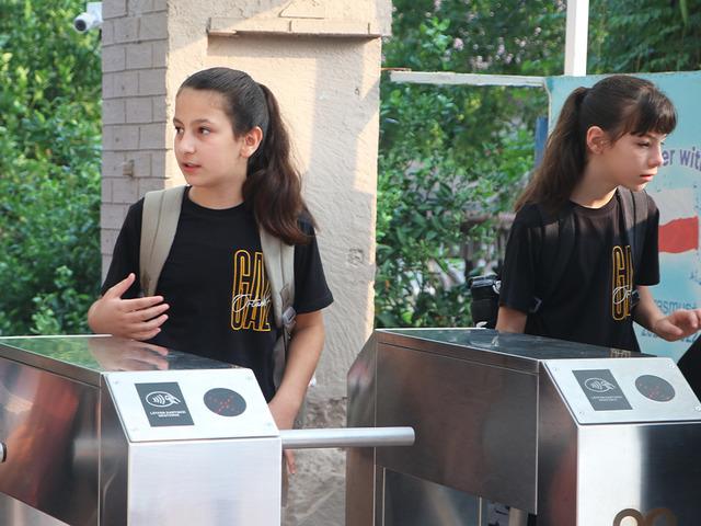 Okula giriş &ccedil;ıkışta yeni d&ouml;nem: Dikkat &ccedil;eken y&ouml;ntem...