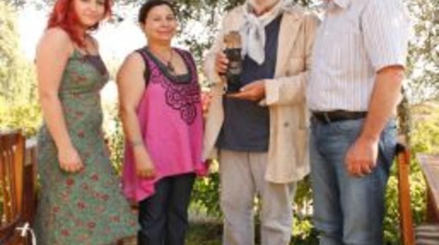 Kurtiz, sinema &ouml;d&uuml;l&uuml;n&uuml; 4 ay gecikmeli aldı