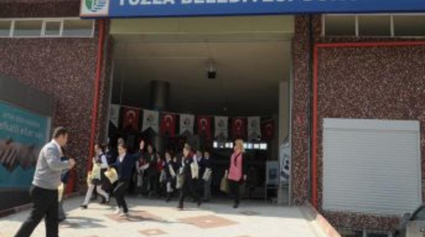 Tuzla'da &ouml;ğrencilere kırtasiye yardımı