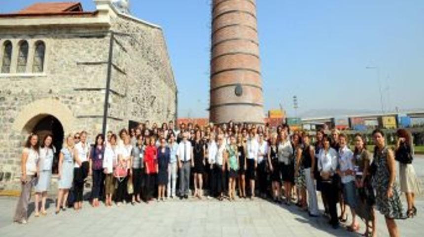 Kadına şiddete karşı uluslararası &ccedil;alıştay d&uuml;zenlendi