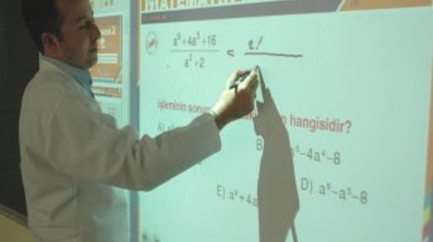 Serhat Dershaneleri akıllı tahta uygulamasına ge&ccedil;ti