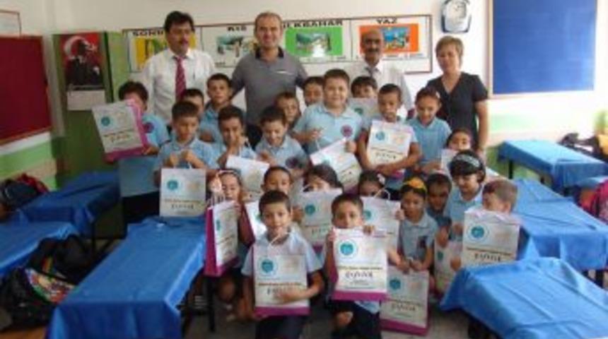 &Ccedil;iftlik Belediyesi geleneksel kırtasiye yardımını s&uuml;rd&uuml;rd&uuml;