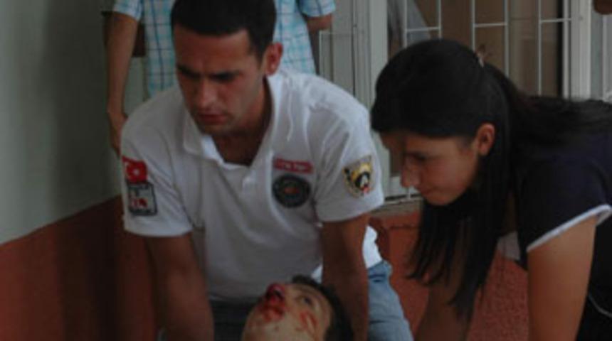 Atat&uuml;rk &Uuml;niversitesi'nde kız kavgası