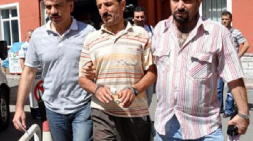 Karısını 8 yerinden bı&ccedil;aklayarak &ouml;ld&uuml;rd&uuml;