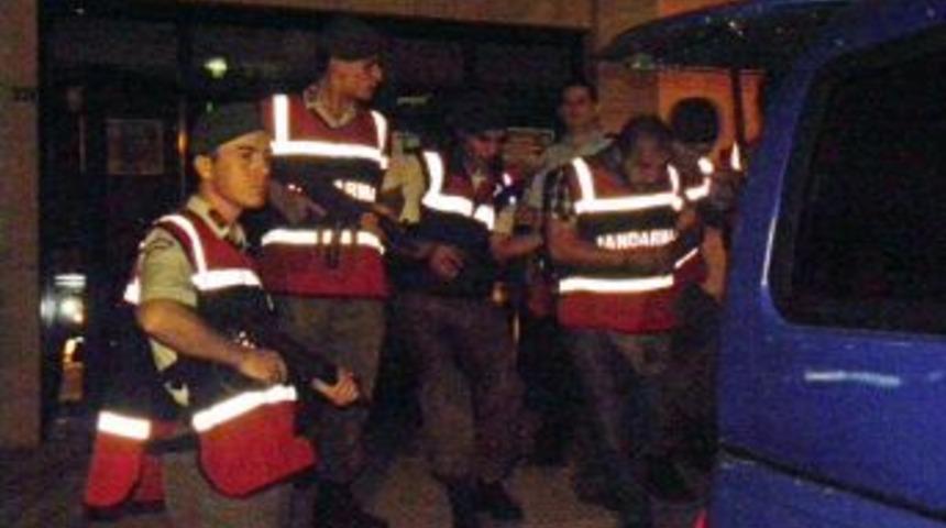 Gazinocu ortakların &ouml;ld&uuml;r&uuml;ld&uuml;ğ&uuml; olayla ilgili 2 kişi tutuklandı