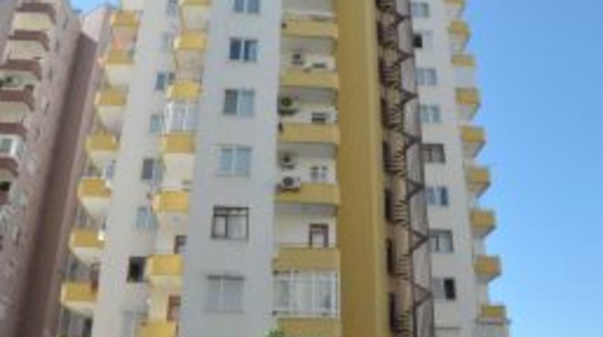 Dokuzuncu kattan d&uuml;şen 3 yaşındaki &ccedil;ocuk &ouml;ld&uuml;