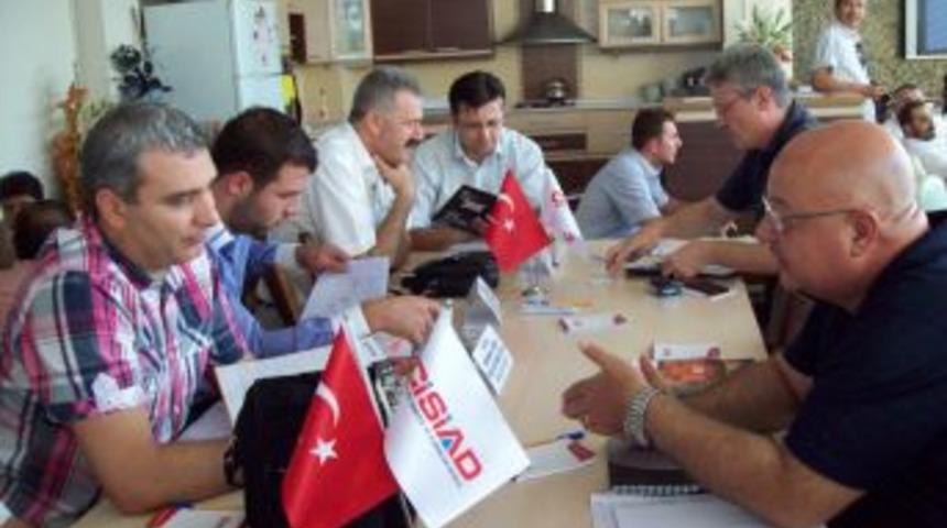 &Ccedil;iğlili ve Torbalılı işadamları ikili g&ouml;r&uuml;şmeler yaptı