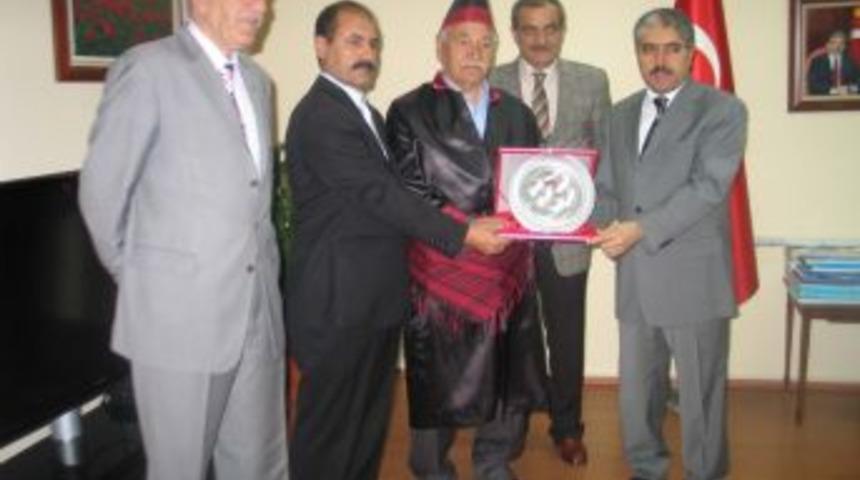 49 yıllık esnafa ustalık kuşağı takıldı