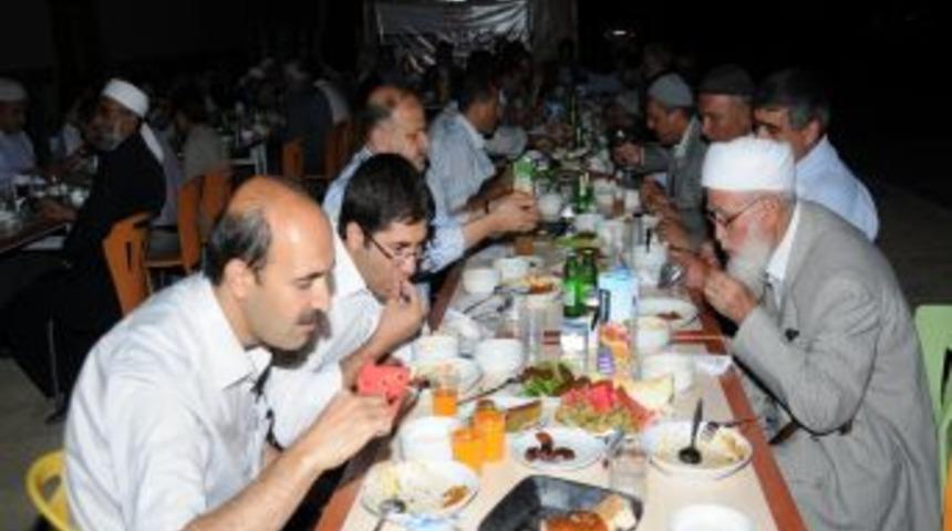 Kanaat &ouml;nderleri Van'da bir araya geldi