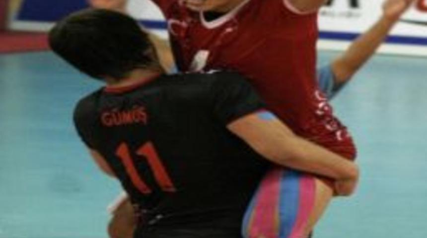 T&uuml;rkiye voleybolda altın madalya kazandı