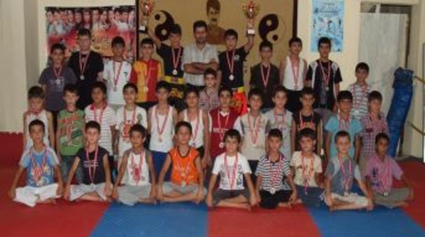 Batman Spor Akademisi Kul&uuml;b&uuml; sporcuları 4 turnuvada 40 madalya aldı