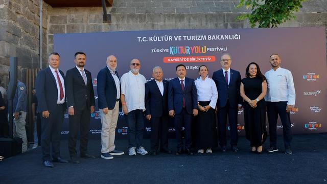 Kayseri Belediye Başkanı Büyükkılıç’tan Bakan Ersoy’a “Kayseri Kültür Yolu Festivali” teşekkürü