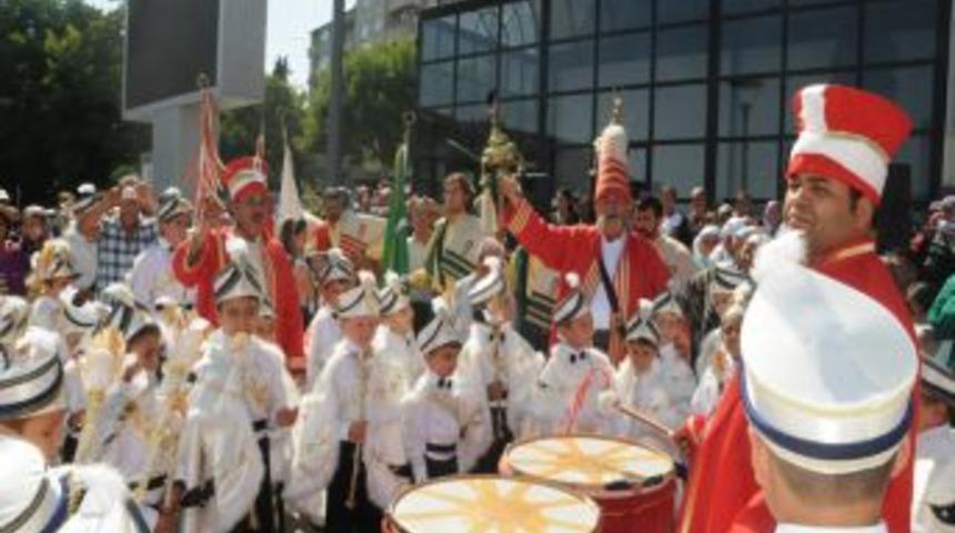 Balıkesir Belediyesi 114 &ccedil;ocuğu s&uuml;nnet ettirdi