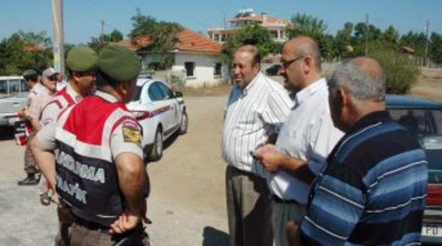 Karasu'da k&ouml;yl&uuml;ler yol kapattı