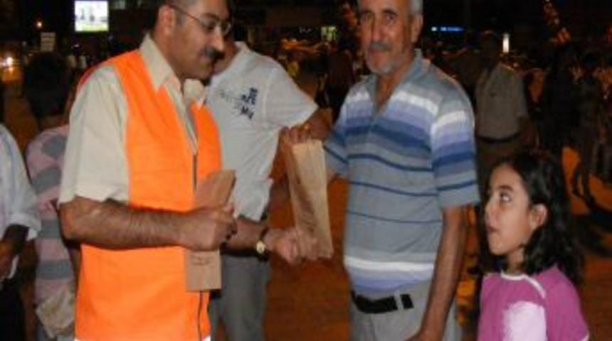 &Ccedil;ekirdek kabuğunu yere atanlara belediyeden kesekağıtlı &ccedil;&ouml;z&uuml;m