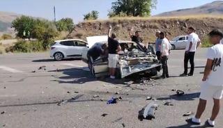 Malatya&rsquo;da iki ara&ccedil; kafa kafaya &ccedil;arpıştı: 2 yaralı