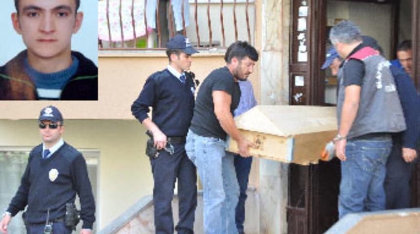 Eşini &ouml;ld&uuml;r&uuml;p başında bekledi