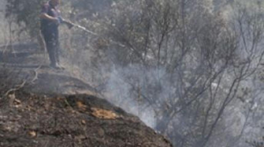 Dursunbey Sinderler'de Tarla Yangını: 1 &Ouml;l&uuml;