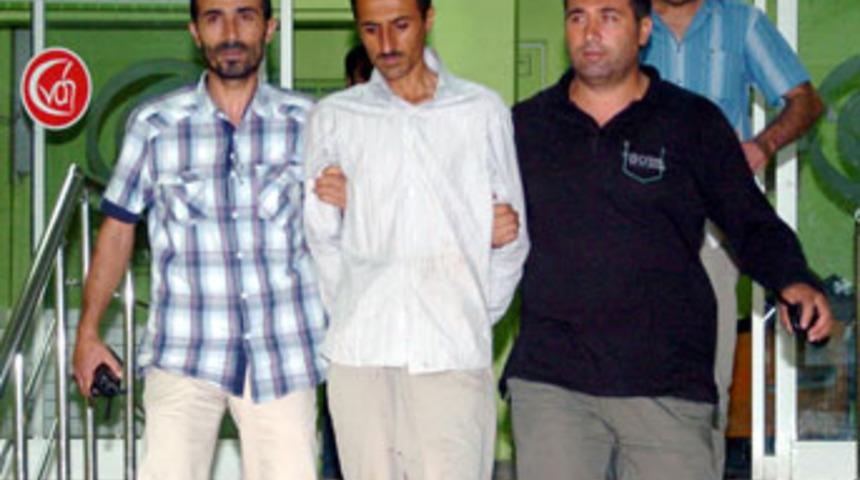 Eşinin boğazını kesip &ouml;ld&uuml;rd&uuml;