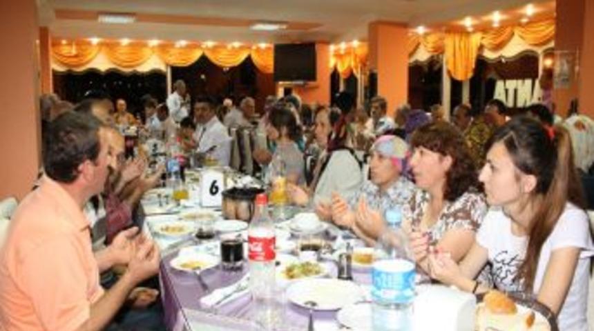 Beşikd&uuml;z&uuml;&rsquo;nde şehit ve gazi ailelerine iftar