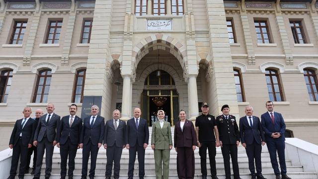 Bakan Göktaş duyurdu: Politikalarımızın merkezine aileyi koyuyoruz