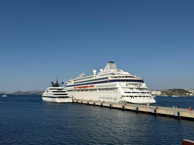Bodrum&rsquo;da kruvaziyer yoğunluğu! Y&uuml;zlerce turist il&ccedil;eye akın etti