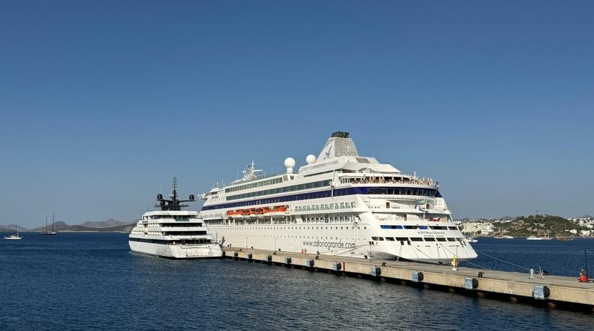 Bodrum&rsquo;da kruvaziyer yoğunluğu! Y&uuml;zlerce turist il&ccedil;eye akın etti
