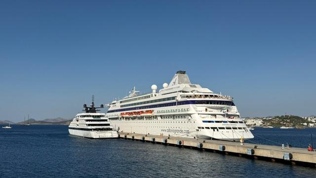 Bodrum’da kruvaziyer yoğunluğu! Yüzlerce turist ilçeye akın etti