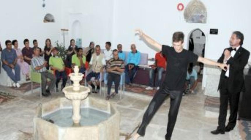 İzmir Devlet Opera ve Balesi, psikoz ve şizofreni hastalarına konser verdi